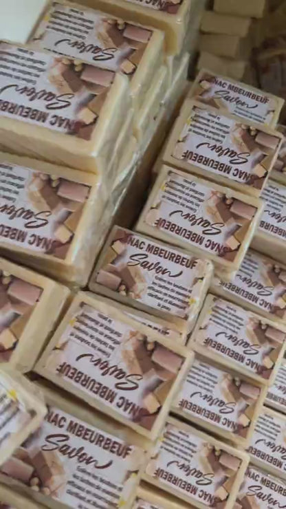 Savon clarifiant et anti-taches MBEURBEUF